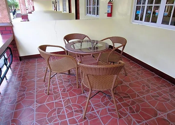 Hotel Hagnaya And Restaurant 3*